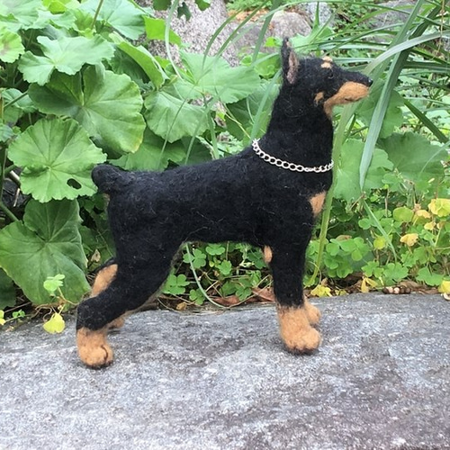 犬の日2024 羊毛フェルトの犬人形（ドーベルマン） 羊毛フェルト エア