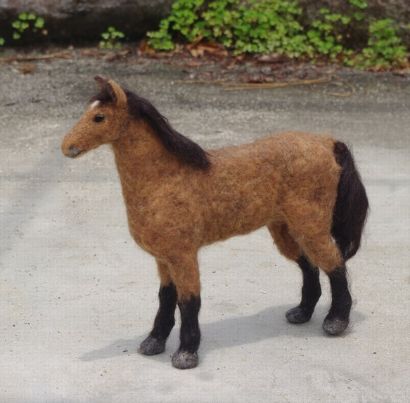 羊毛フェルト28cm：オーダーメイドの馬人形：ぬいぐるみ・置物：羊毛フェルト 1枚目の画像