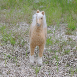 羊毛フェルト人形32cm：馬：パロミノＰＡＬＯＭＩＮＯ 4枚目の画像