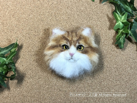 羊毛フェルトの猫ブローチ（ノルウェージャン・フォレスト