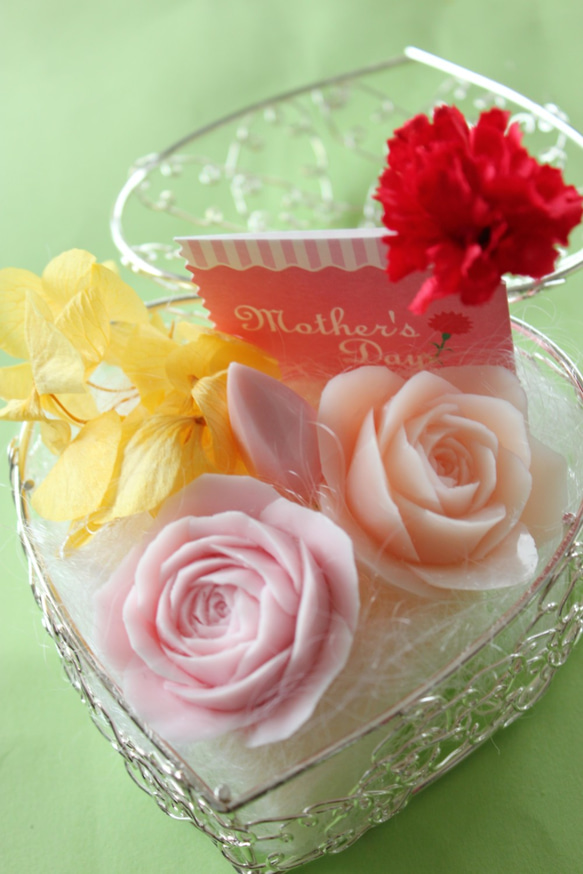 香りの贈り物　石鹸で作った彫刻のバラ「バラのソープカービング」 1枚目の画像