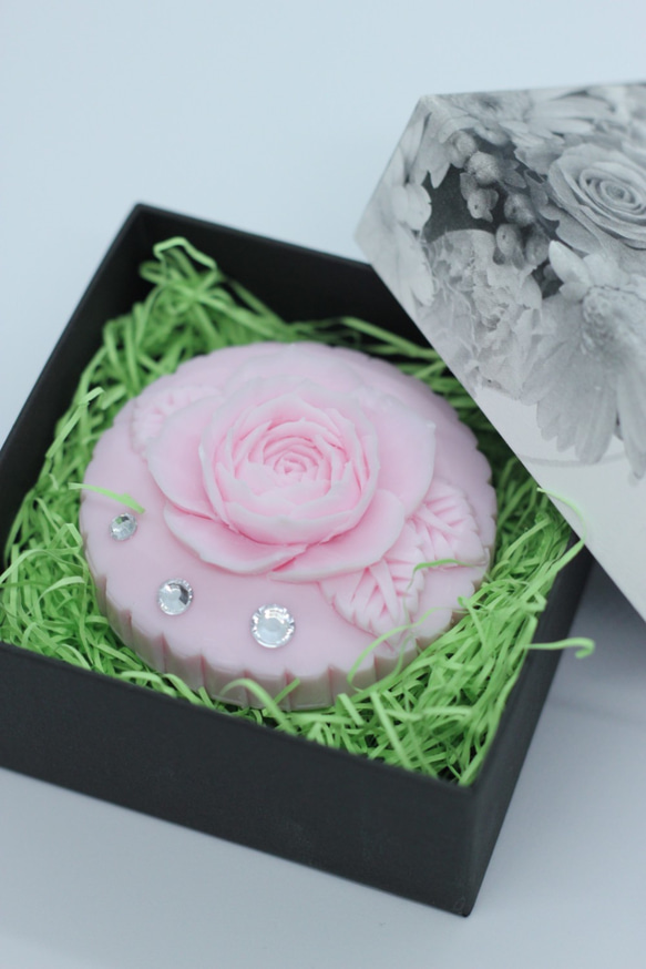 石鹸で作った彫刻のバラ「バラのソープカービング」②ー１ 1枚目の画像