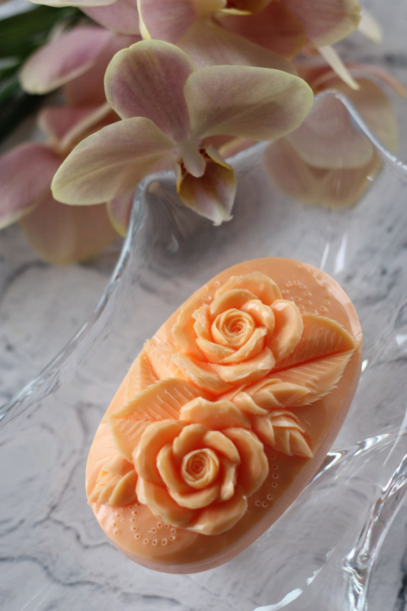 香りの贈り物　石鹸で作った彫刻のバラ「バラのソープカービング」 2枚目の画像