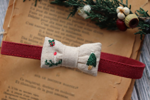 ちいさなクリスマス刺繍がほっこり首輪 3枚目の画像