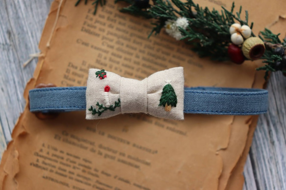 ちいさなクリスマス刺繍がほっこり首輪 4枚目の画像