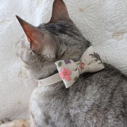 飼い主さんとお揃い！お花刺繍のヘアゴムと首輪 10枚目の画像