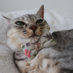 飼い主さんとお揃い！お花刺繍のヘアゴムと首輪 9枚目の画像