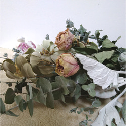 ユーカリとバラのアンティークスワッグ eucalyptus 3枚目の画像