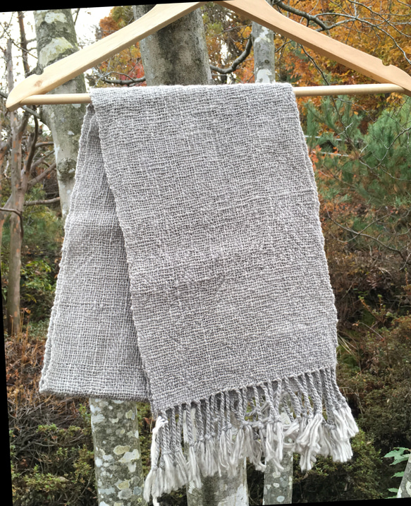 【畑からの優しい贈り物】 手紡ぎオーガニック和綿キブシ染マフラ－ 2枚目の画像
