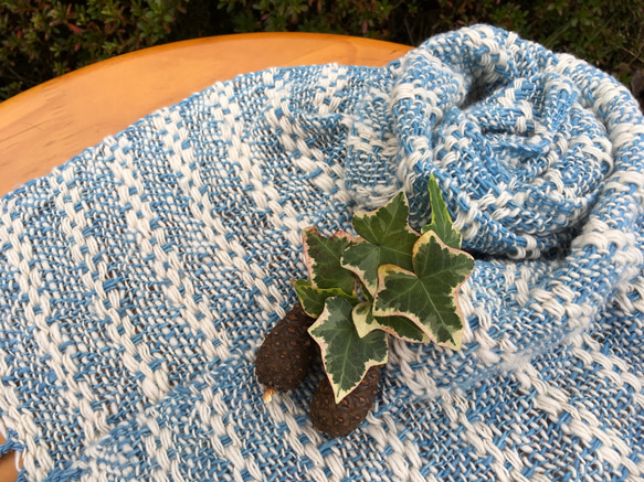 【畑からの優しい贈り物】 手紡ぎオーガニック和綿藍染マフラー 3枚目の画像