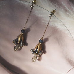 毬果花型 垂墜水晶黃銅耳環 第2張的照片