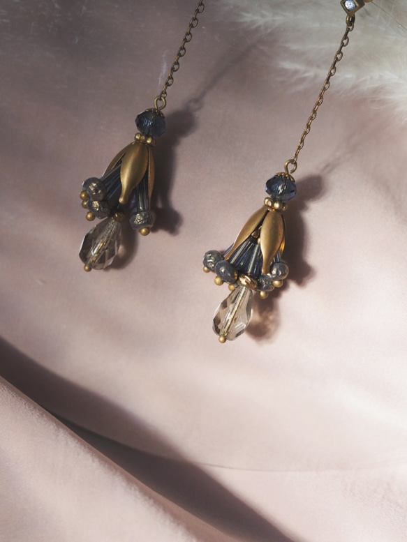 毬果花型 垂墜水晶黃銅耳環 第3張的照片