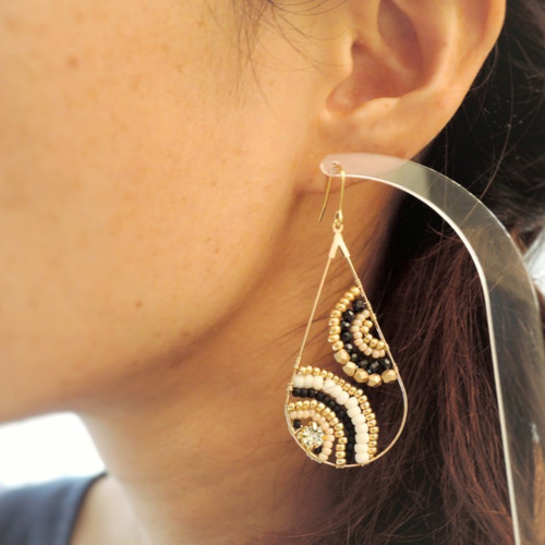 イヤリング登場♪ ワイヤーフープ しずく型 ビーズ刺繍