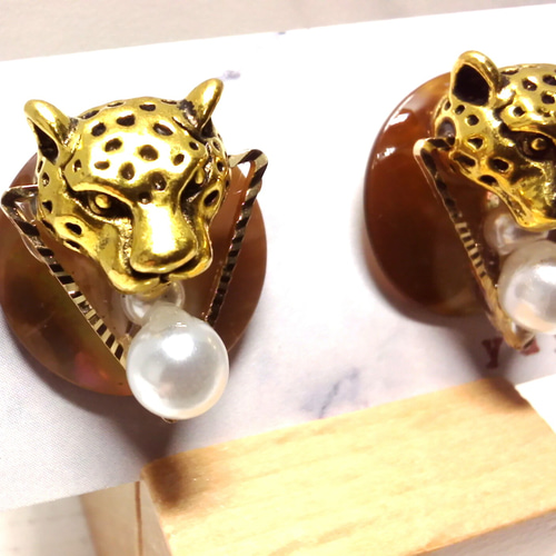 ヒョウの顔ピアス/イヤリング イヤリング・ノンホールピアス yaya 通販  