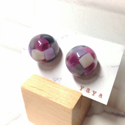 モザイク風のシンプルな球体ピアス／イヤリング(中)＊紫Mix＊ 3枚目の画像