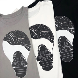 スペース電球Tシャツ - ホワイトM |宇宙| Astro電球| Tシャツ|木材のパルプ 1枚目の画像