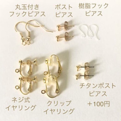 ネイビー 3連ポンポンピアス イヤリング 4枚目の画像