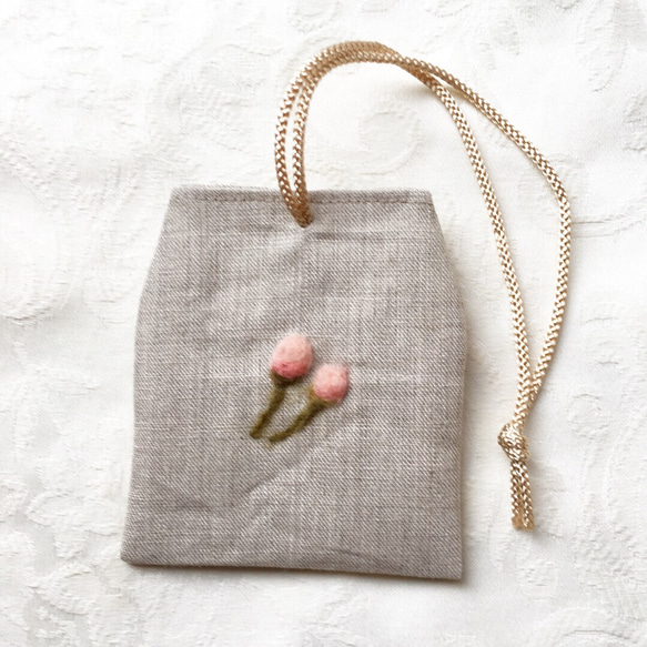 桜とすずめ お守り袋 2枚目の画像
