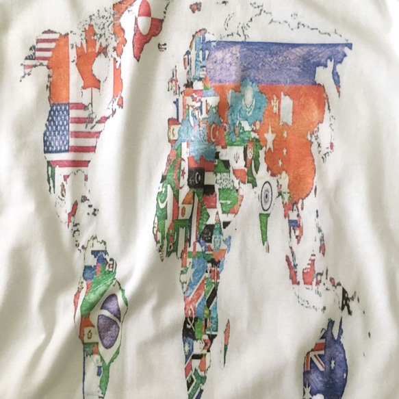 世界地図 国旗 イラスト プリント 半袖 コットン ユニセックス メンズ レディース Tシャツ [4393-02] 2枚目の画像