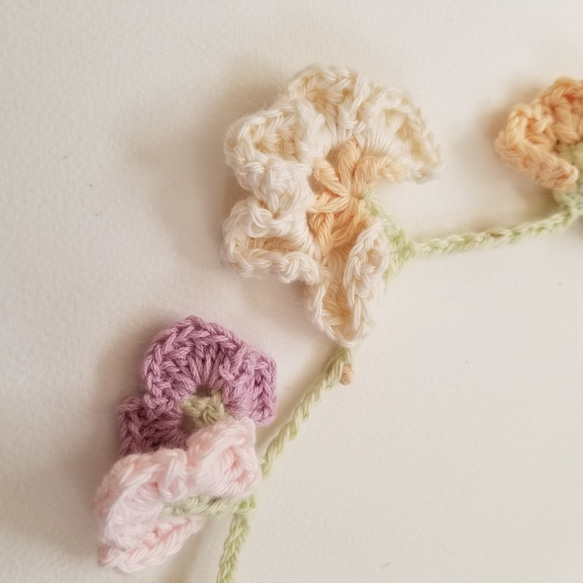 オーガニックコットンで編んだ色とりどりお花のネックレス 2枚目の画像