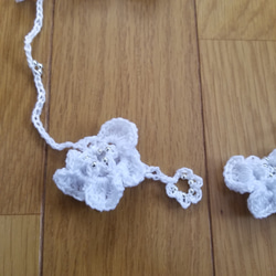 コットン糸で編んだお花のラリエット 3枚目の画像