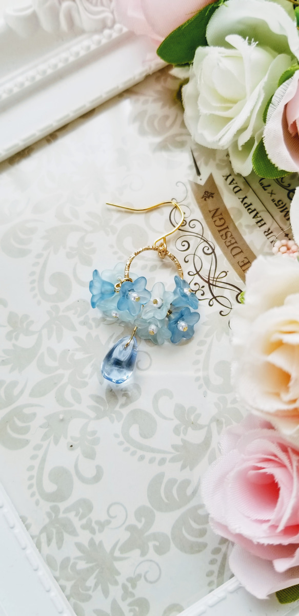 専用です☆お花とホタルガラスとチェコビーズのピアス チェコビーズお花畑のピアス又はイヤリング 結婚式、成人式、卒業式