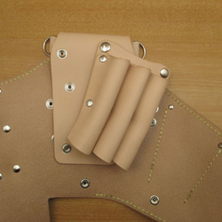 ヌメ革　手縫い　シザーケース(ナチュラル)　５丁差し　革ベルト付　SCL-105/NA 3枚目の画像