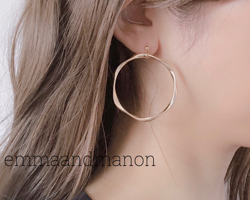 シンプル 変形フープ ゴールド ピアス/イヤリング ピアス（フープ  