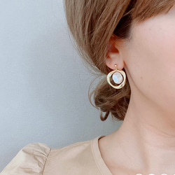 小變形圈硬幣型樹脂珍珠簡單耳環/耳環 第2張的照片