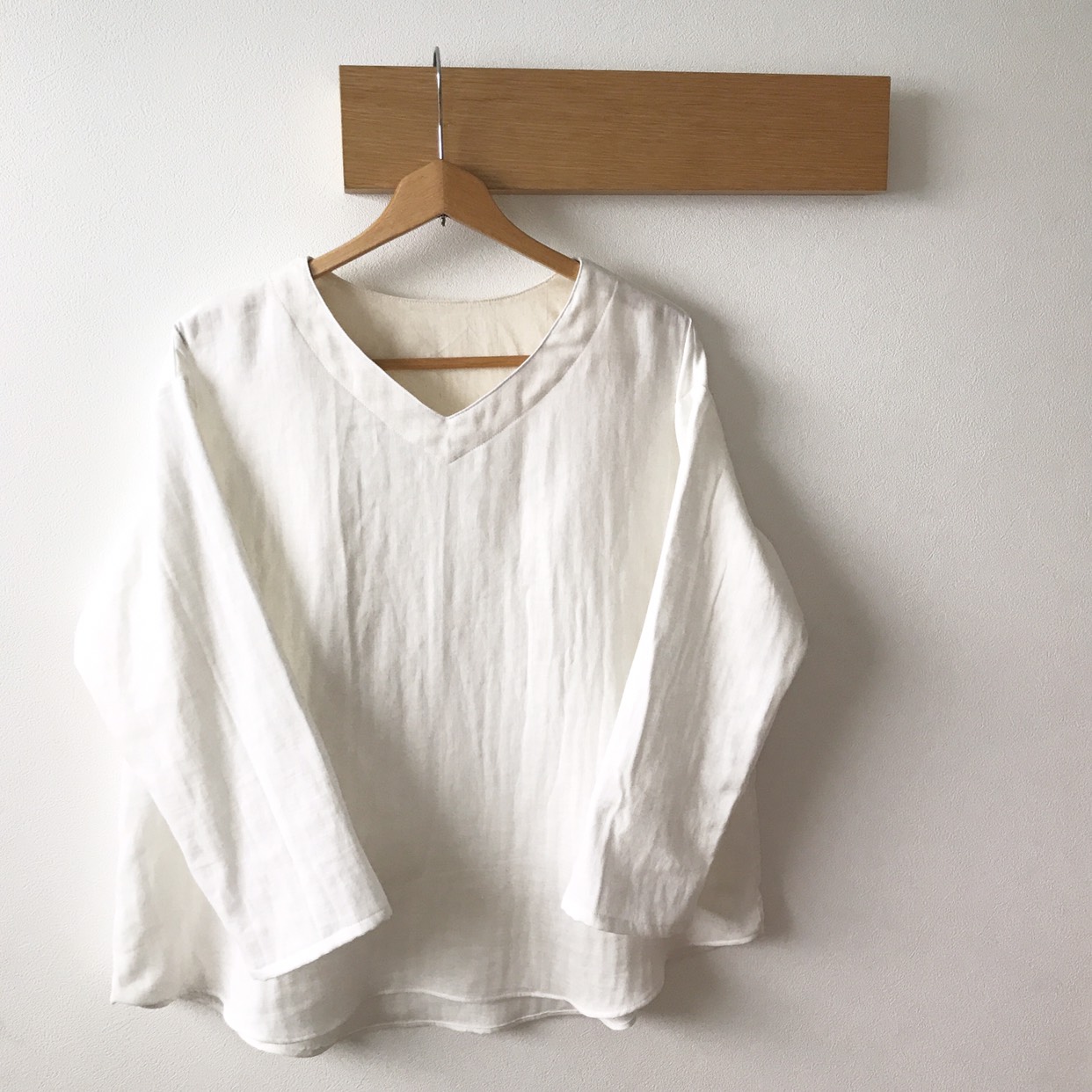ダブルガーゼのワイドプルオーバー ＊オフホワイト［受注製作］/Ｖネック/きれいめ/やさしい肌触り/サイズ展開