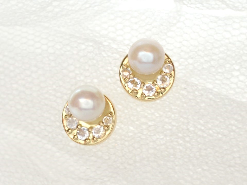 パールのピアス【ピエナ】(K18YG,ロイヤルブルームーンストーン)