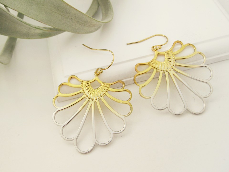 レーシーピアス【マニフィーク】(YGグラデーションコーティング)