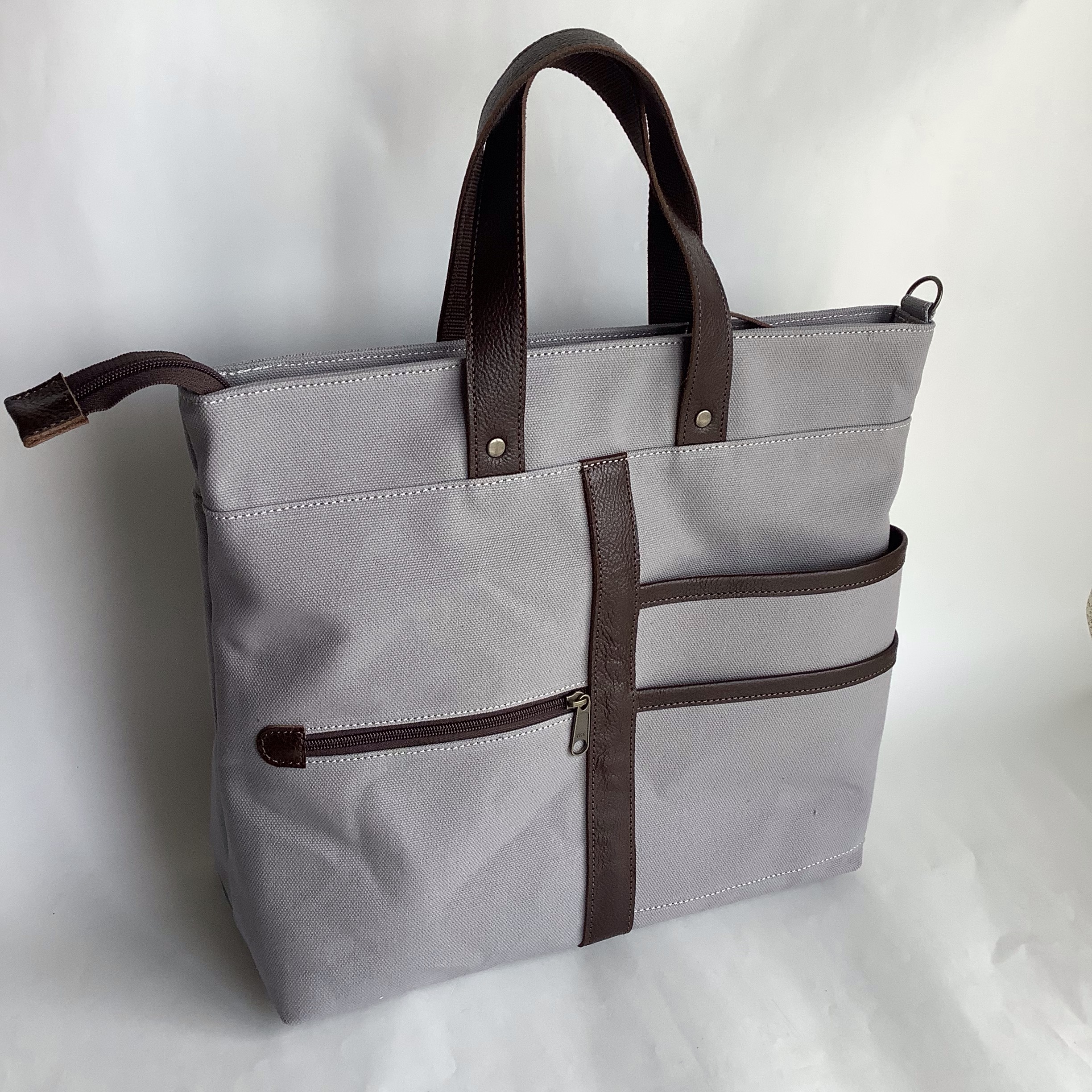 2way◇A4ファイル対応・ポケットたくさん8号帆布のショルダーリュック・ライトグレー＋茶◇腕かけタイプ