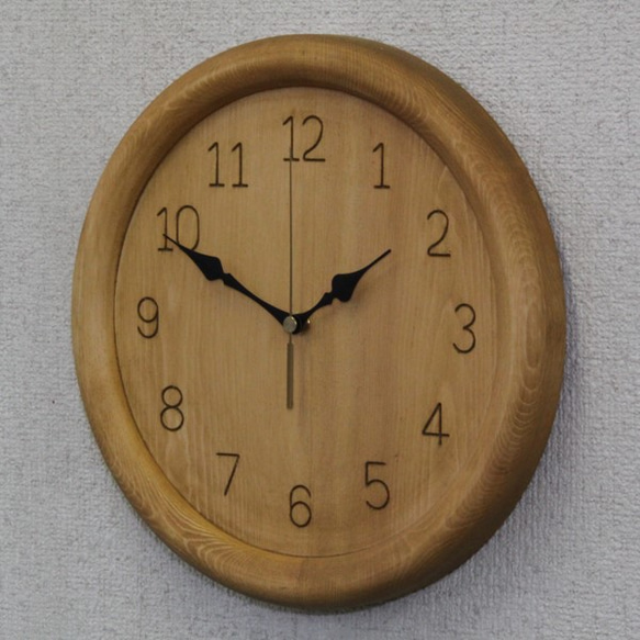木製 掛け時計 ラウンドクロック Num パイン材 丸型 無垢 自然塗料 2枚目の画像