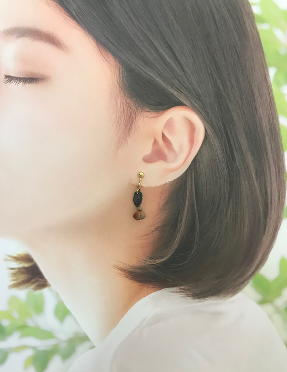 備前焼イヤリング　赤い木の実・葉っぱ付き（ピアス変更可）16kgp 4枚目の画像