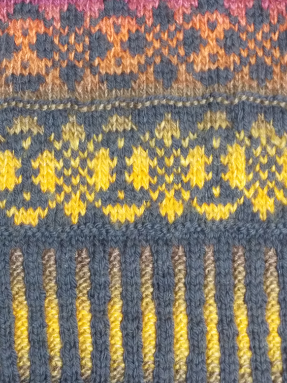 段染め糸の編込み模様セーター 6枚目の画像