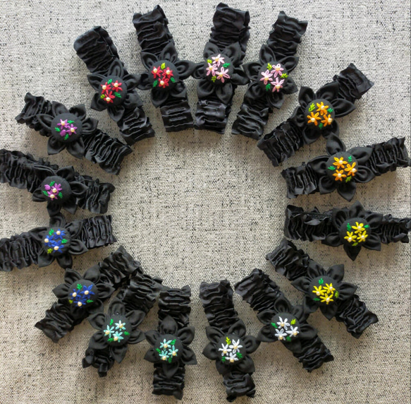 暮らしを彩る刺繍花　アームバンド　✨可愛い　おしゃれ　機能性　上品　華やか　くるみボタン　アームカバー　袖　便利グッズ✨ 7枚目の画像