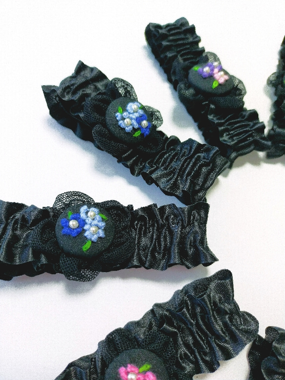 ぷっくり可愛い刺繍花✨アームバンド（オーガンジー　おしゃれアイテム　上品　華やか　くるみボタン　アームカバー　袖） 8枚目の画像