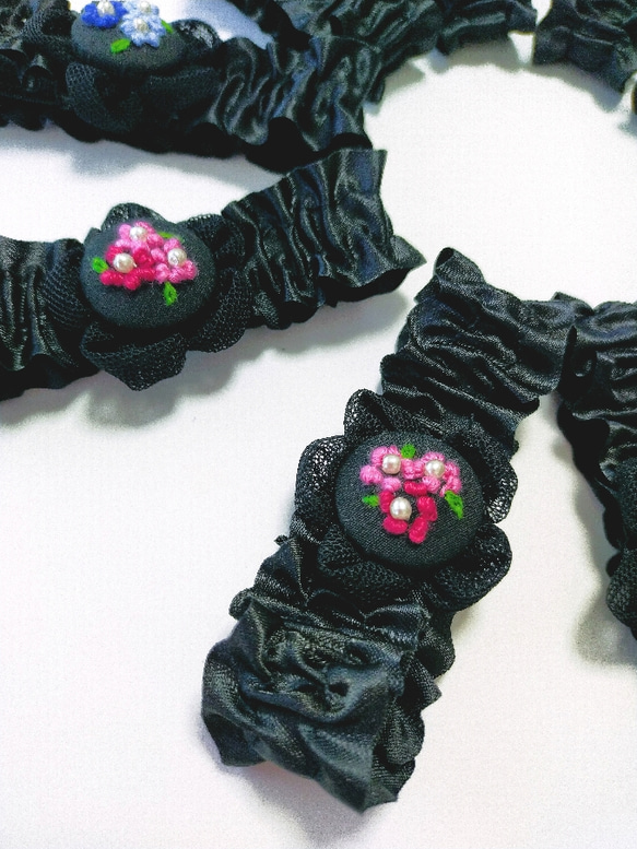 ぷっくり可愛い刺繍花✨アームバンド（オーガンジー　おしゃれアイテム　上品　華やか　くるみボタン　アームカバー　袖） 9枚目の画像