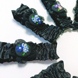 ぷっくり可愛い刺繍花✨アームバンド（オーガンジー　おしゃれアイテム　上品　華やか　くるみボタン　アームカバー　袖） 8枚目の画像
