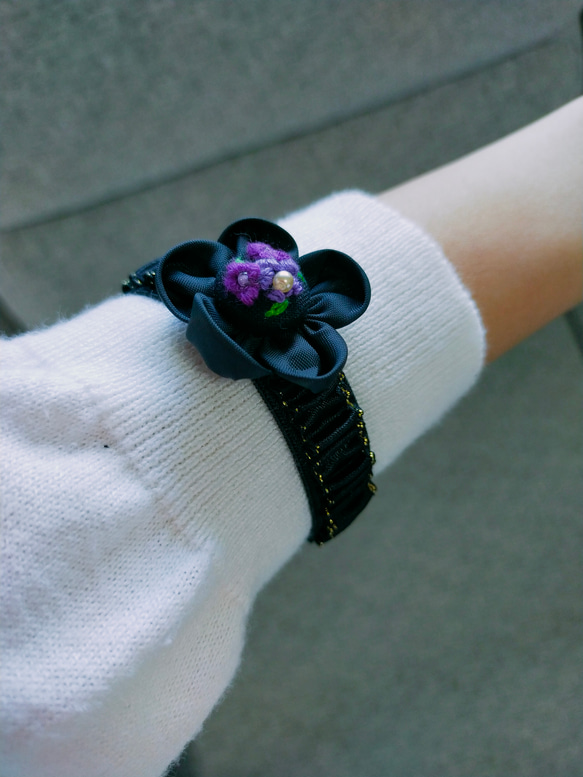 ぷっくり可愛い刺繍花✨アームバンド（コットン　おしゃれアイテム　上品　華やか　くるみボタン　アームカバー　袖） 5枚目の画像