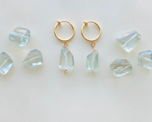 グリーンアメジストの小粒をひと粒 フープイヤリング・ピアス ピアス