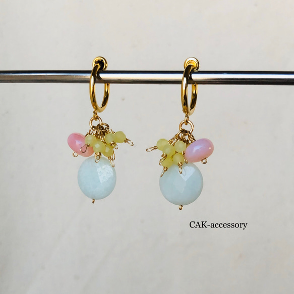 ミモザと桜と青空のフープイヤリング・ピアス 4枚目の画像