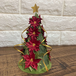 ポインセチアのクリスマスツリー 1枚目の画像