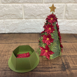 ポインセチアのクリスマスツリー 2枚目の画像