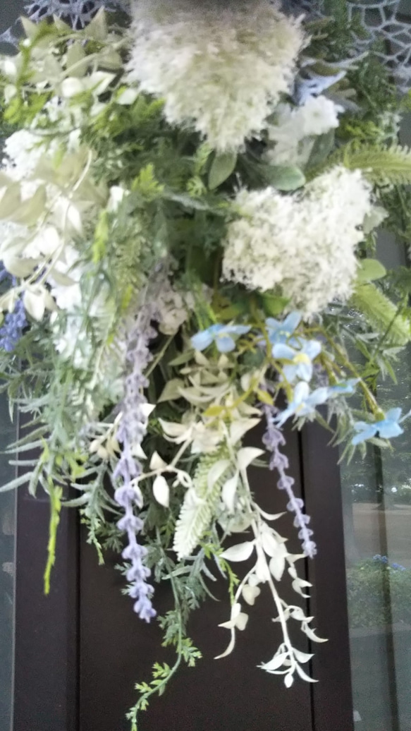 ドライタッチのスワッグ　　アーティフィシャルフラワーの小花、スモークツリー、ラベンダー、ローズマリー、カスミソウ、 5枚目の画像