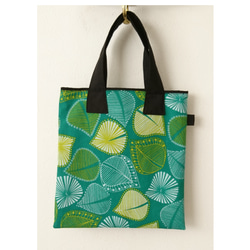ミニトートバッグ 葉っぱ柄(緑色) 内ポケット付  近くへお出かけに便利な小さめのバッグ 1枚目の画像