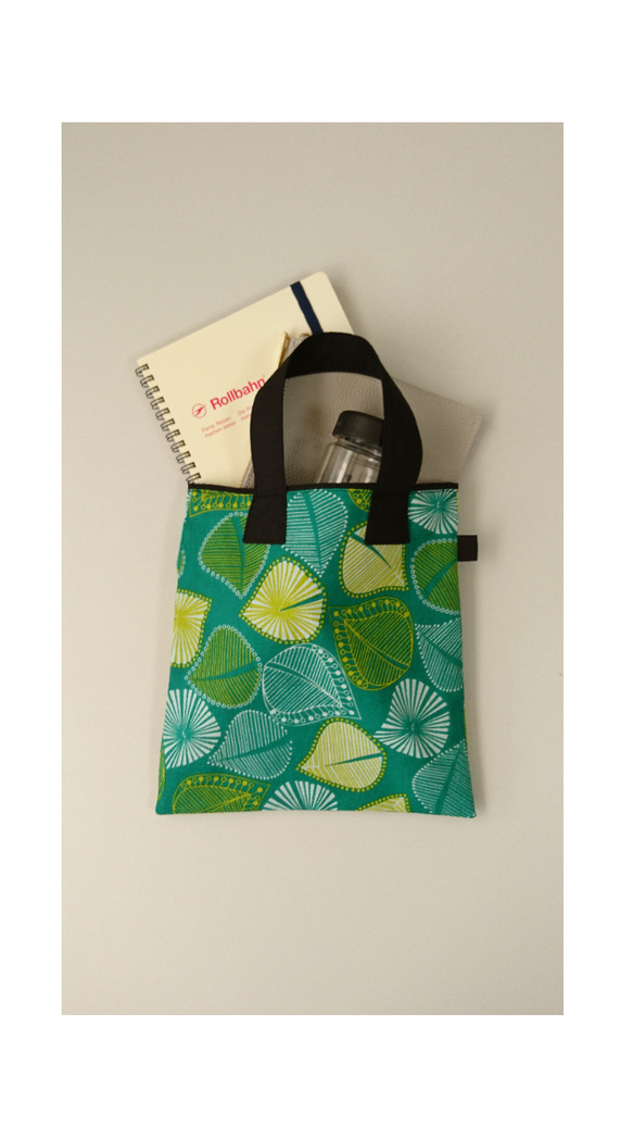 ミニトートバッグ 葉っぱ柄(緑色) 内ポケット付  近くへお出かけに便利な小さめのバッグ 3枚目の画像