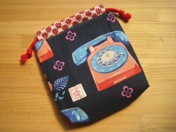 昭和レトロ電話柄の巾着 1枚目の画像