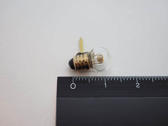 小さな豆電球のピンバッチ【フィラメント】 3枚目の画像